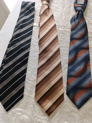 Silk ties like new, set of 3 pieces