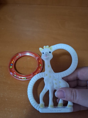 Σετ μασητικά Sophie La Girafe μεταχειρισμένο με κουδουνίστρα και φυσικό καουτσούκ