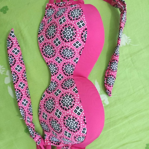 Swimwear pack of 4 pieces in excellent condition Caledonia