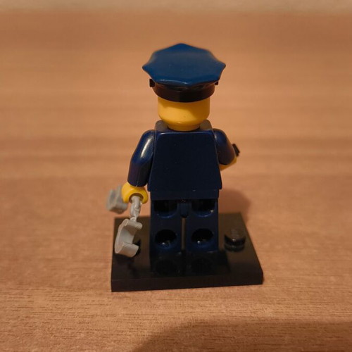 Lego Minifigure Policeman used, Series 9 71000