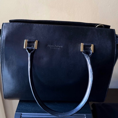 Adonio Adriano women's black handbag like new