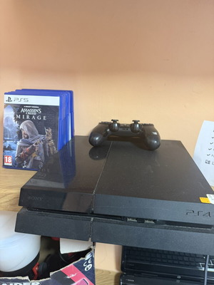 PlayStation 4 console like new with 1 joystick, 500GB