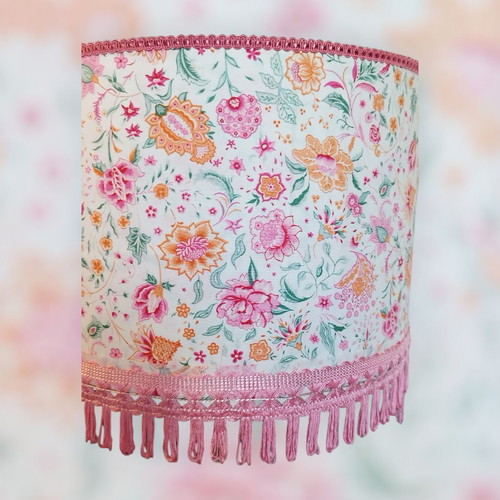 Romantic Touch ceiling light with floral lampshade