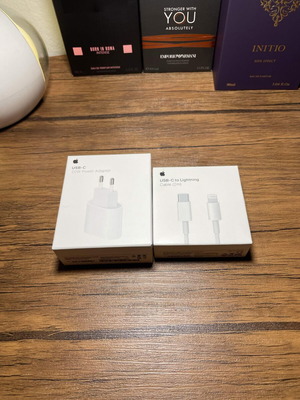Apple φορτιστής USB-C 20W και καλώδιο USB-C σε Lightning 2 m
