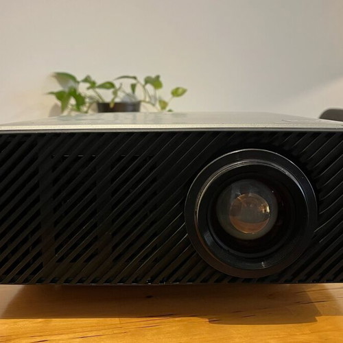 Sony Vpl-hs60 projector like new with HDMI input