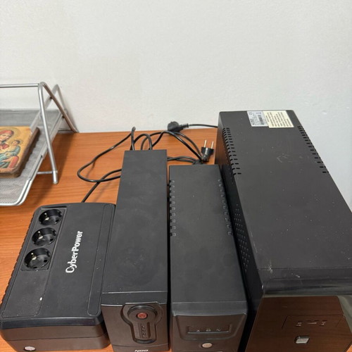 UPS like new, pack of 4 Q-Tech, Braun Group, Nod, CyberPower