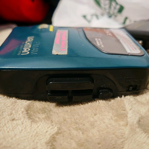 Sony Walkman WM-FX119 used functional with headphones