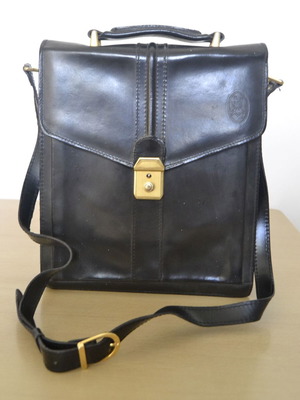 Leather handbag and shoulder bag like new, black