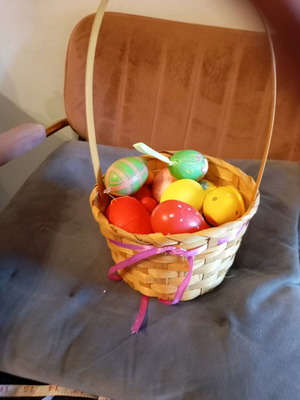 Καλάθι γεμάτο αυγά διακοσμητικά σαν καινούργιο