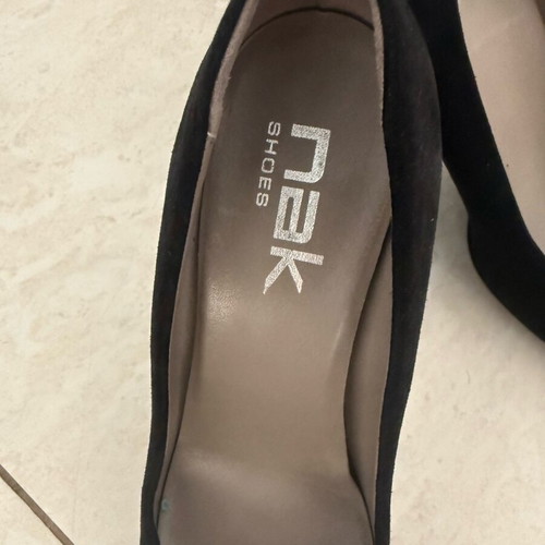 Nak women's pumps size 40 black like new