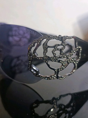 Valentino 5624/S Crystal Flower Shield γυαλιά ηλίου σαν καινούργια, μαύρα, μωβ