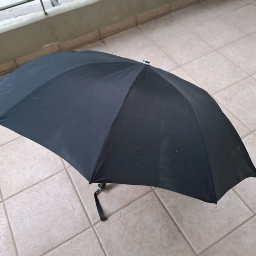 Seiko umbrella like new, black with leather case