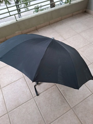 Seiko umbrella like new, black with leather case