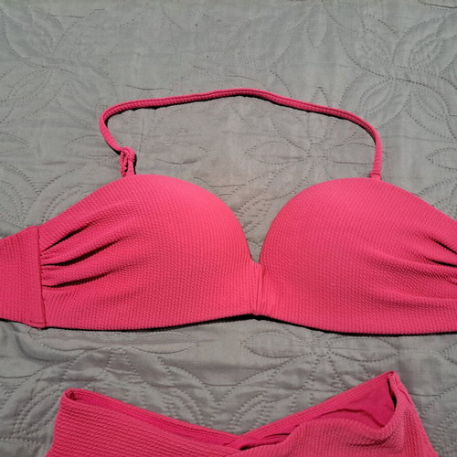 Fuchsia bikini set with embossed waffle texture size S like new