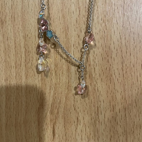 Swarovski necklace with flowers like new, silver color