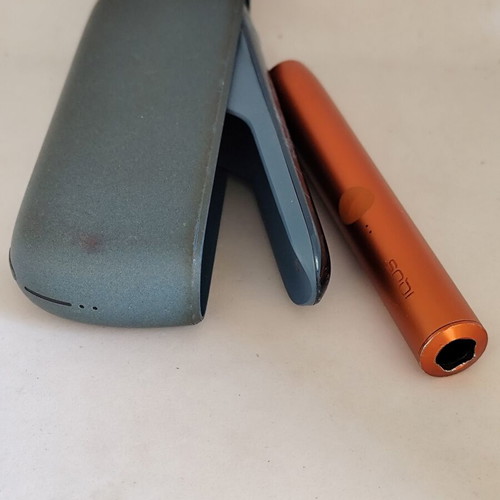 IQOS Iluma tobacco heating device like new, Moss Green and Terracotta