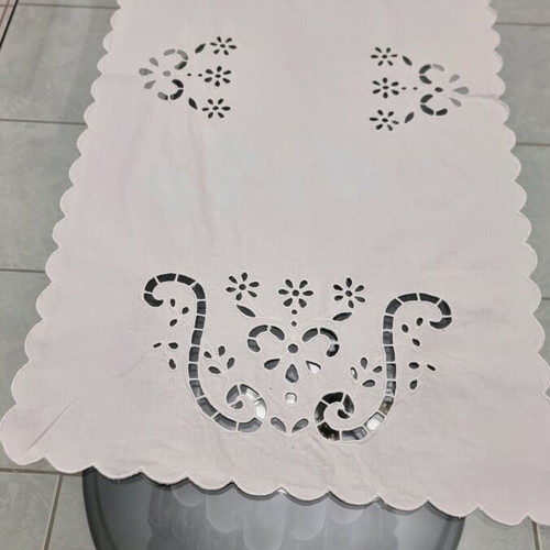 Set of 3 Semen table linens new with two small pieces