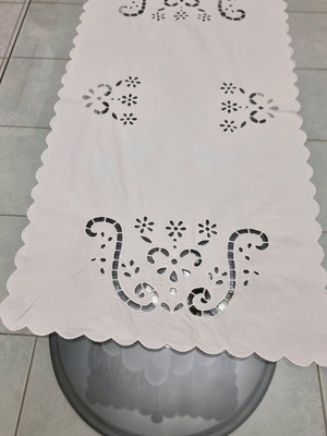 Set of 3 Semen table linens new with two small pieces