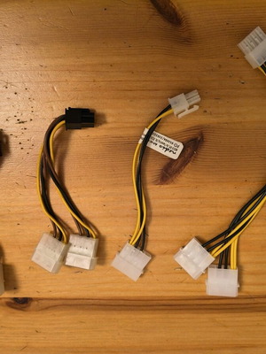 Καλώδια SATA Molex και ψύκτρα CPU Fan Spire σαν καινούργια