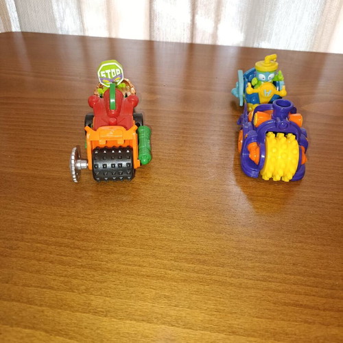 Super Zing races like new, detachable toys