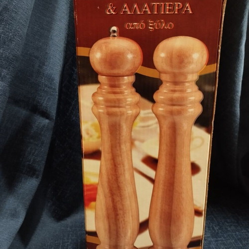Pepper mill and salt shaker like new, 36 cm