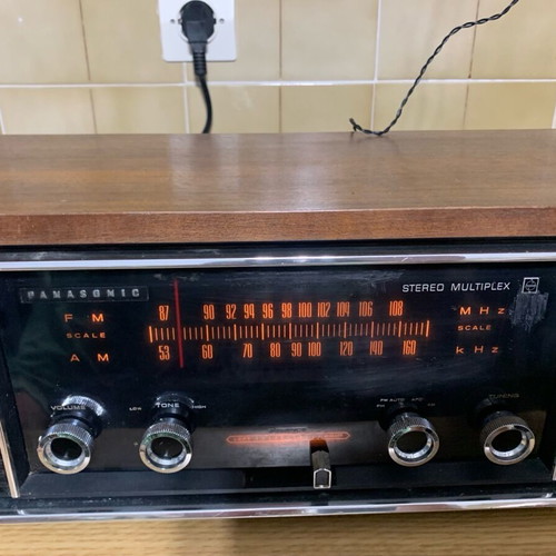 Panasonic vintage radio like new with wooden construction