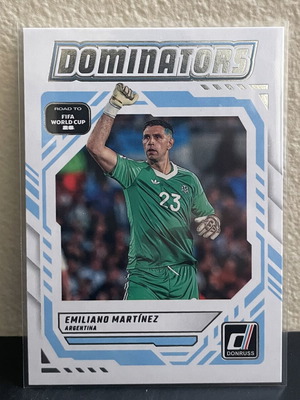 2025-26 Panini Donruss Road to World Cup Insert Emiliano Martinez Dominators card like new