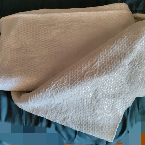 White double-sided blanket like new, dimensions 2.13×1.70
