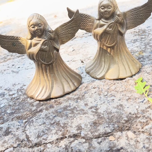 Vintage brass angel figurine like new, decorative