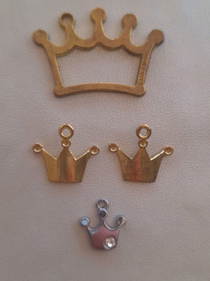 Set of 4 crown charms for crafts