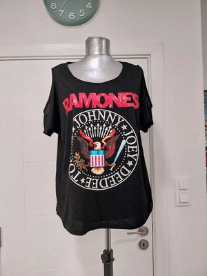 Ramones Rock Band Tee γυναικείο μέγεθος 14 σαν καινούργιο, μαύρο με πολύχρωμο τύπωμα