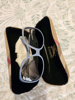 Burberry sunglasses new with authentic case
