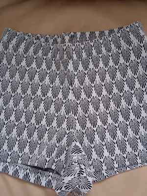 Zara women's shorts size S like new, black and white
