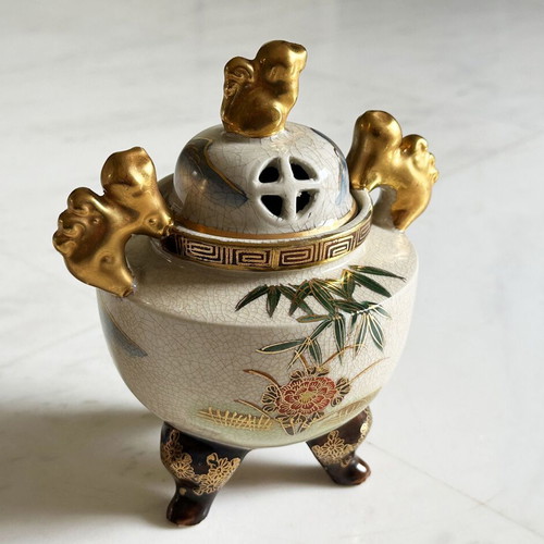 Japanese Kutani incense burner used with Foo Dogs hand-painted vintage large