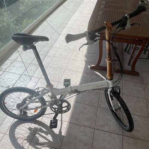 Dahon Vitesse P18 folding bike white like new, 18 speeds