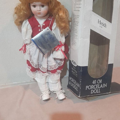Porcelain doll The Haritage Mint Collection new