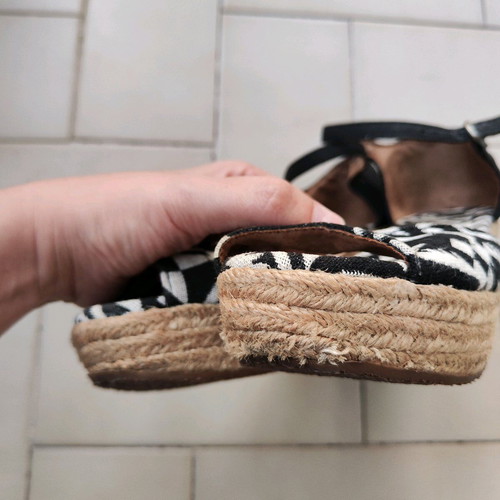 TOMS Black and White Platform Espadrille Sandals used, Size W9 (40)