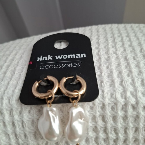 Earrings with irregular faux pearls new, white and gold tone