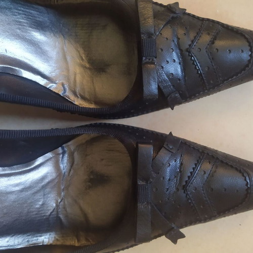 Logan black pumps size 39 used with minor defects