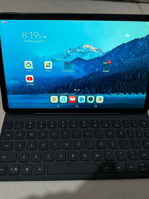 Huawei MatePad 10.4" 4GB/128GB tablet with original case and keyboard, like new