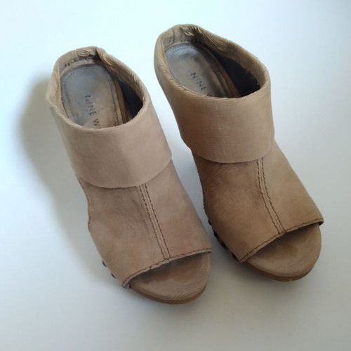 Nine West Peep Toe Mules Size 5.5 Used, Beige Brown Leather