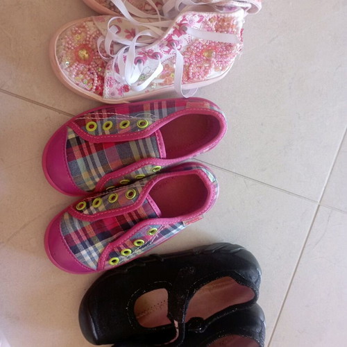 Girls' shoes like new, size 25