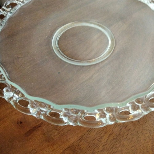 Vintage glass platter 28 cm like new with laced design