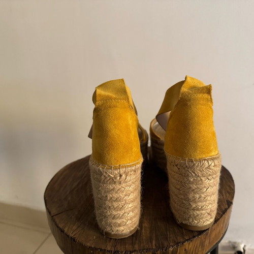 Alohas platform yellow like new, leather, size 39