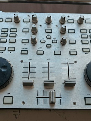 Κονσόλα Hercules DJ console RMX μεταχειρισμένη με θήκη μεταφοράς