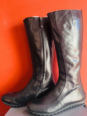 Bally tall black boots like new, height 40 cm