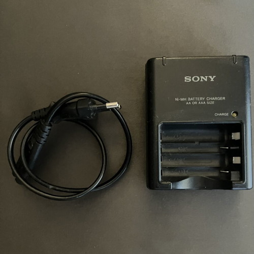Sony BC-CS2B Battery Charger like new for AA and AAA batteries