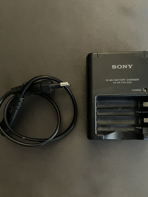 Φορτιστής Μπαταριών Sony BC-CS2B σαν καινούργιο για μπαταρίες AA και AAA
