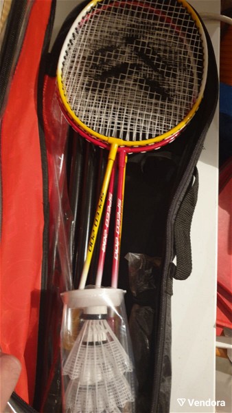  raketes   tou Badminton se thiki set
