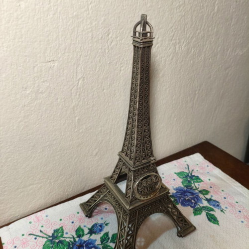 Eiffel Tower New Millenium 2000 Celebration iron 29cm like new